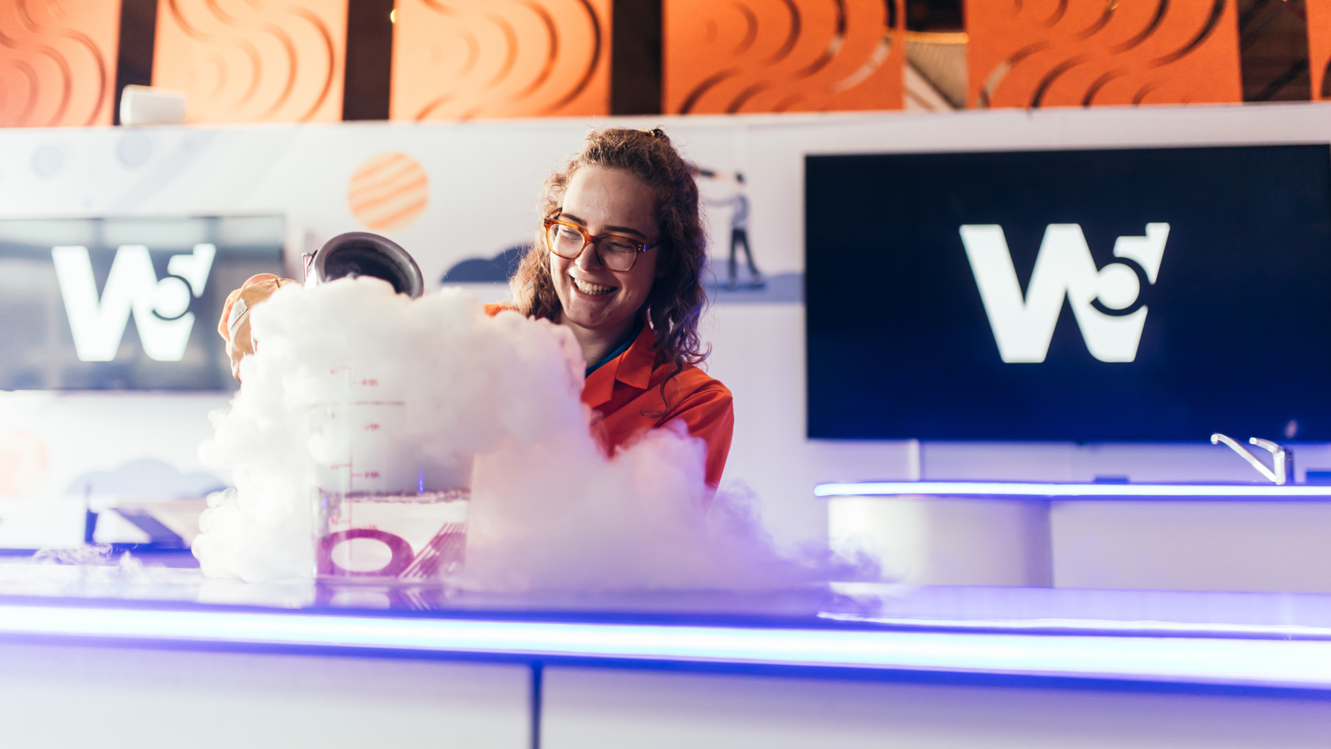 W5 Science Bar 1920x1080 Fam